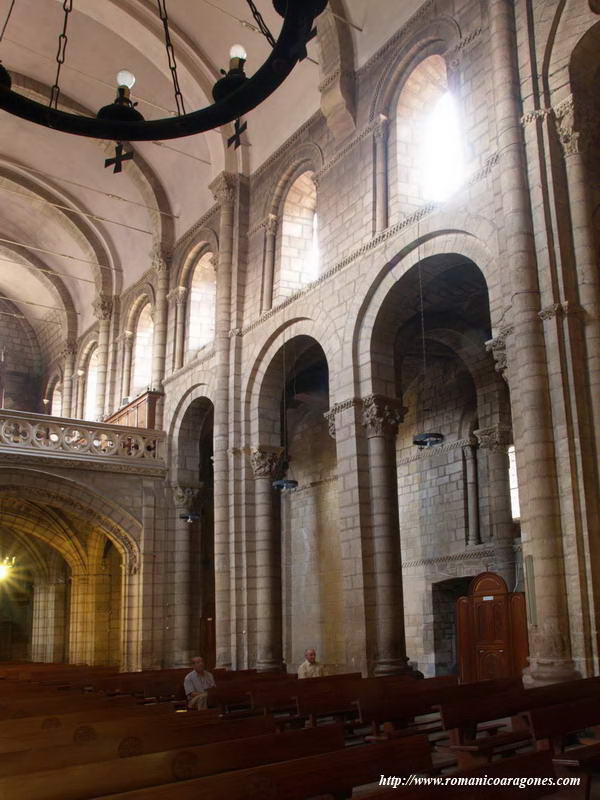 LATERAL NORTE DE LA NAVE CENTRAL, DESDE LA CABECERA